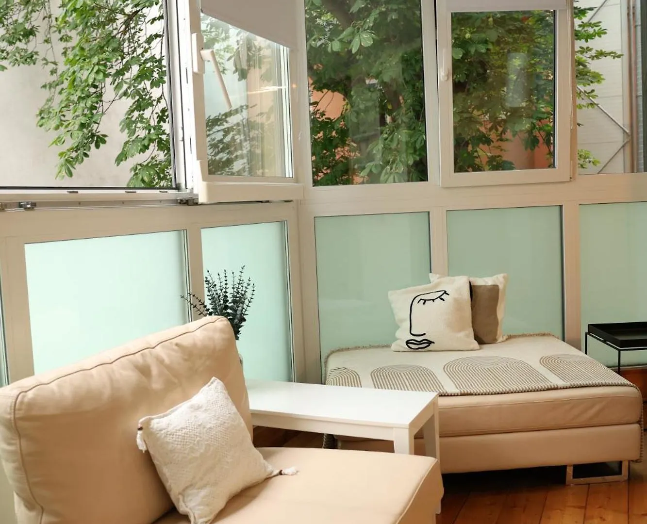 Mb Apartment & Free Parking location